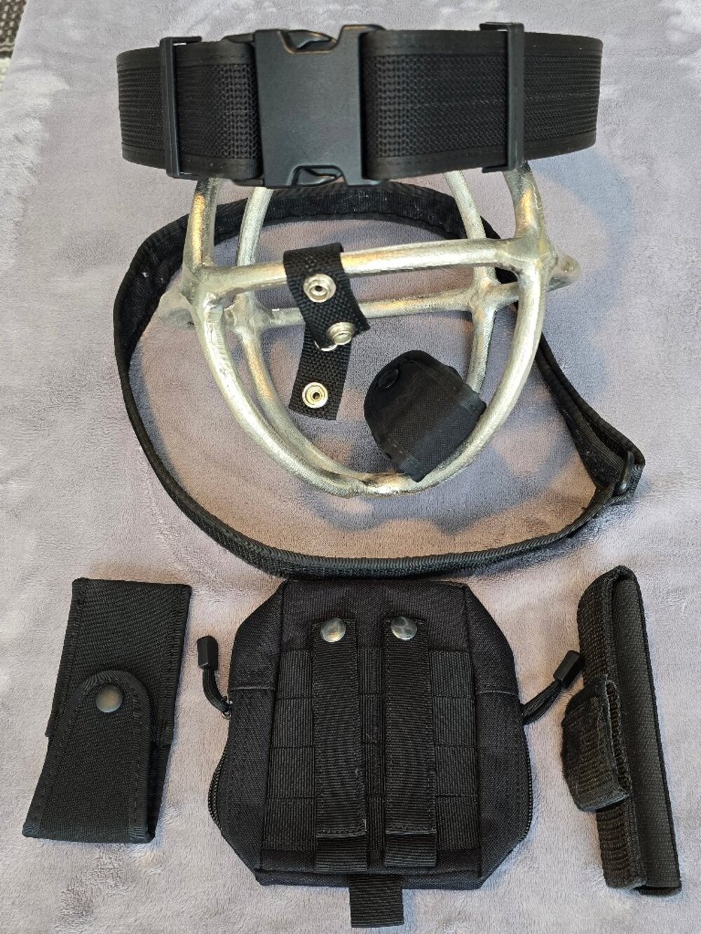 Tactical heavy inner and outer belt and pouches. - Picture 3 of 9